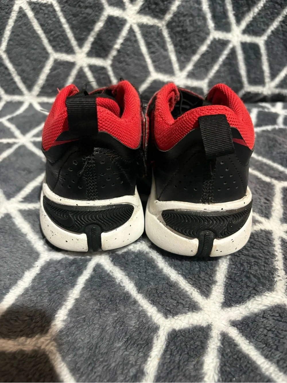 Nike Team Hustle Basketball Shoes | Size: 4Y